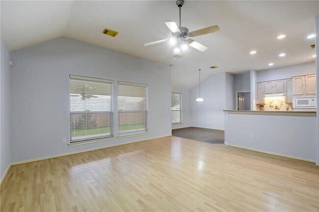 Building Photo - 4405 S Summercrest Loop