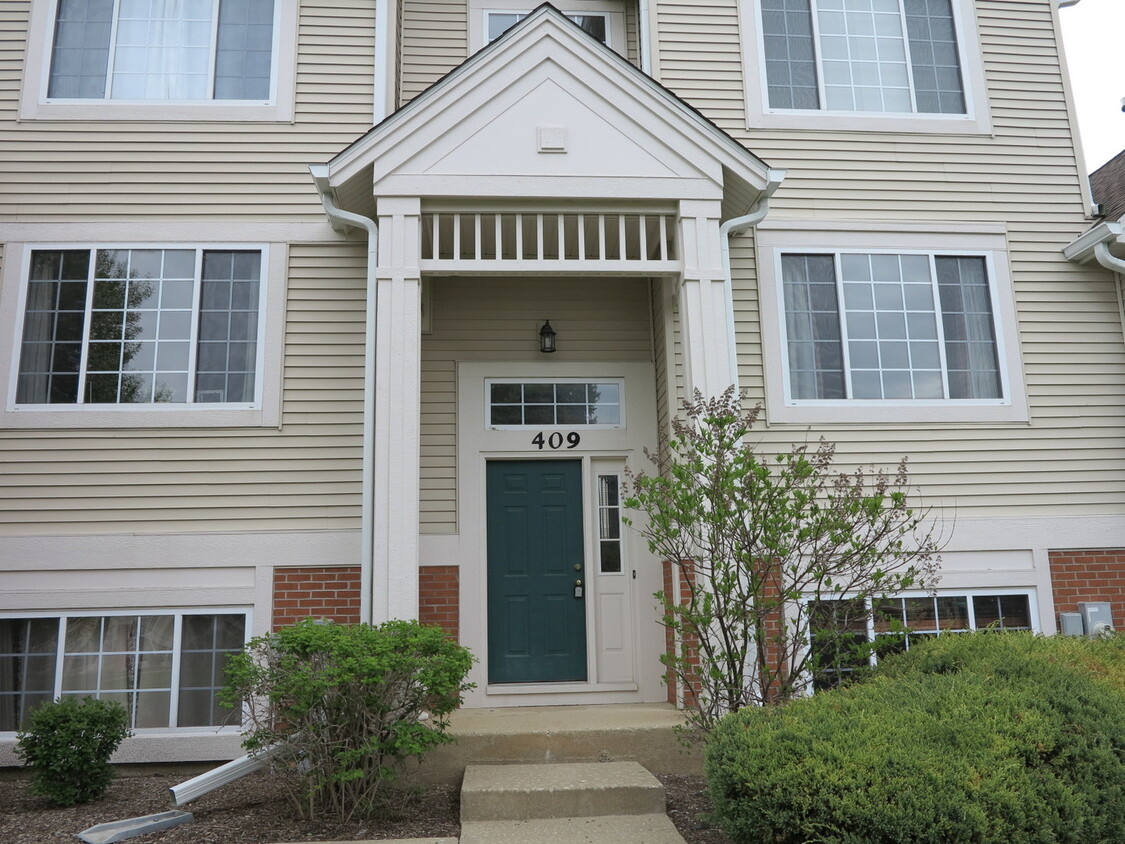 Foto principal - 409 Cary Woods Cir