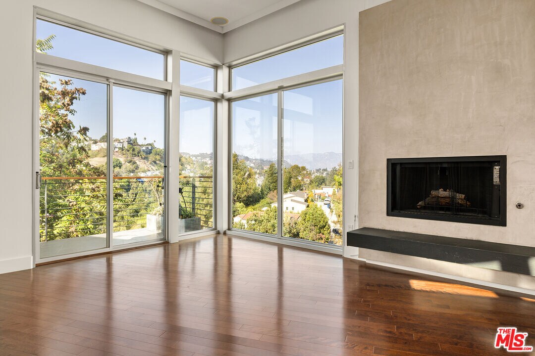 Foto principal - 3255 Fernwood Ave