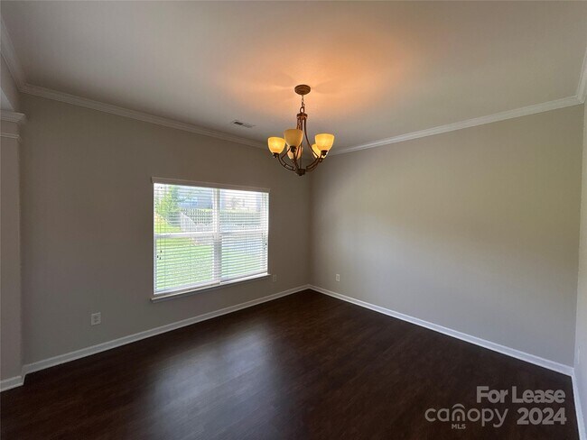 Building Photo - 1419 Ladora Dr