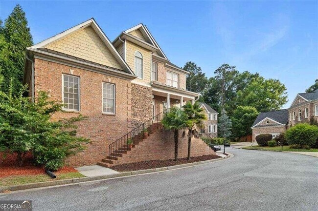 Foto del edificio - 1711 Summit Glen Ln NE