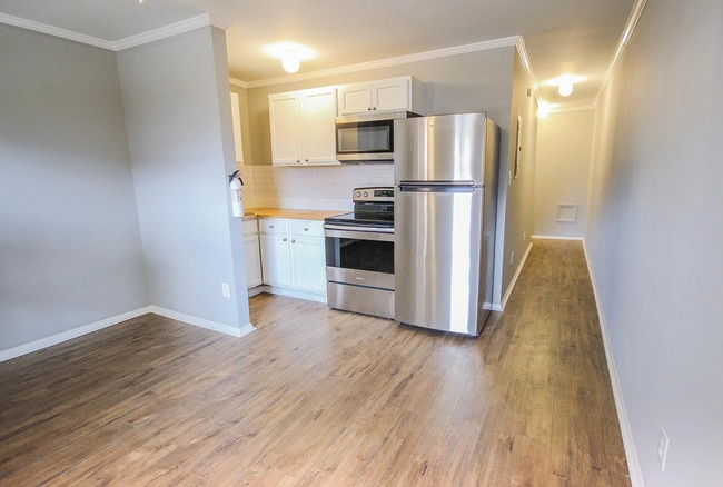 Building Photo - 2 Bed Apartment in Highland Park! Laundry ...