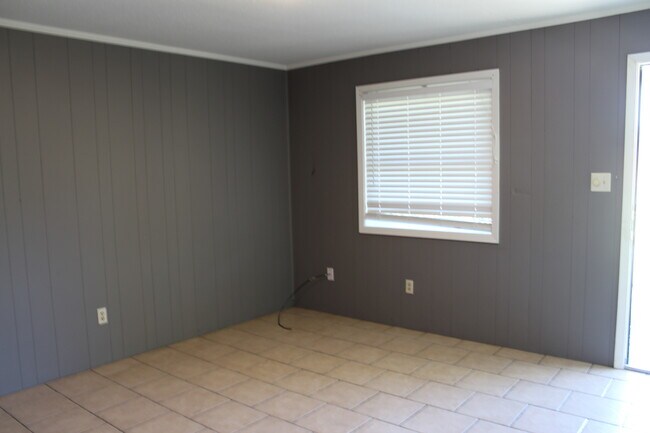 Building Photo - 1604 Aggie Rd