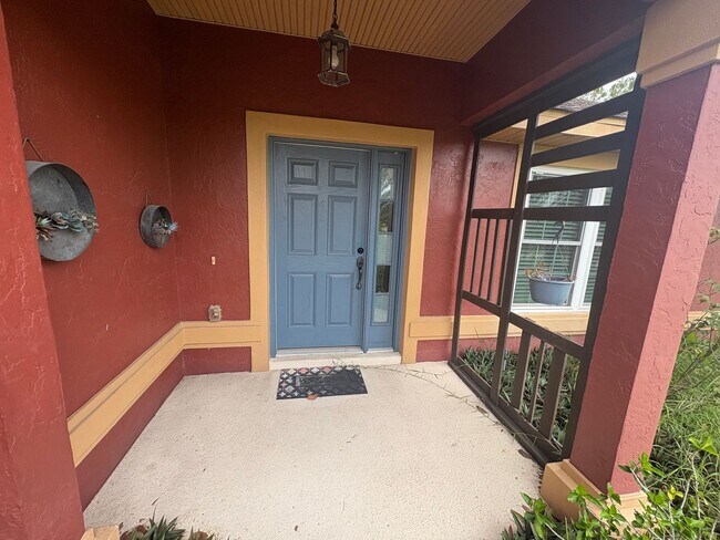 Building Photo - Grand Island 3/2 w/ Enclosed Backyard & Patio