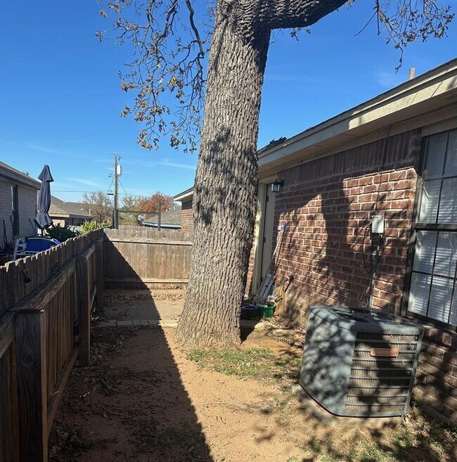 Foto del edificio - 709 Willowood