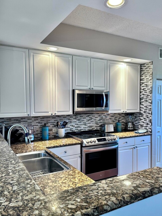 Building Photo - 26 Royal Palm Way