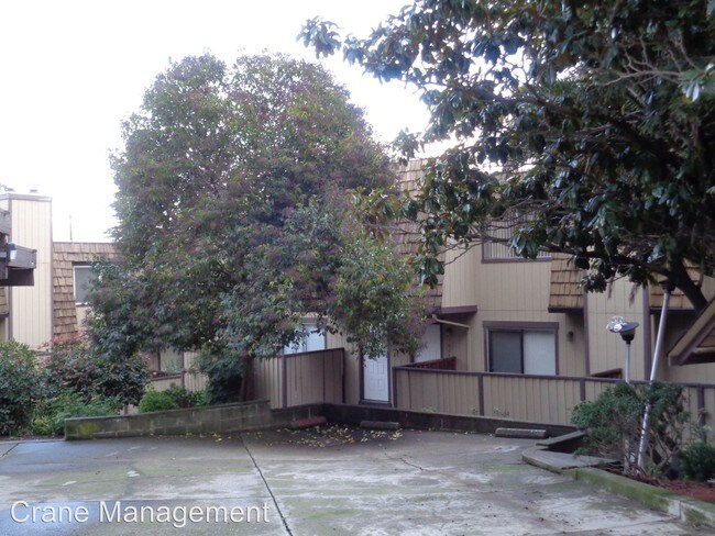 Building Photo - 3600 Green Acre Rd