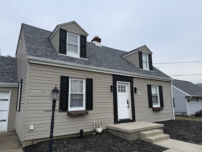 Building Photo - 404 Baker Dr