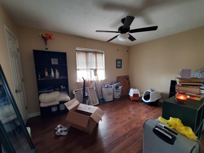 2nd BR - 430 Venetian Way