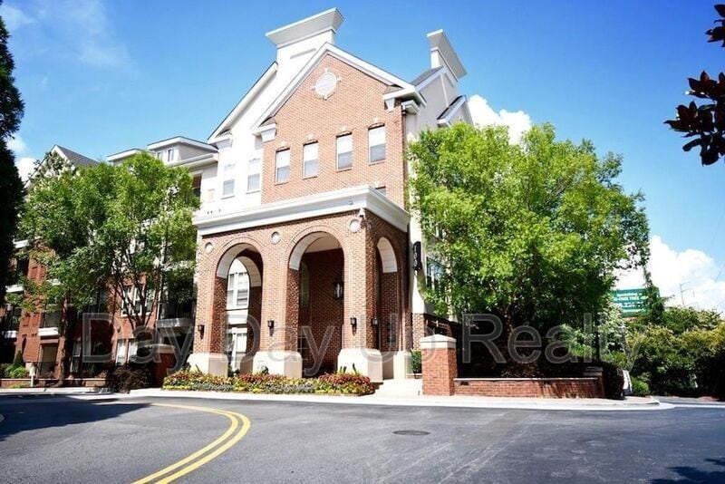 Primary Photo - 1850 Cotillion Dr