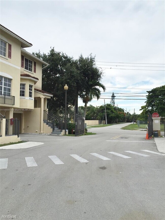 Building Photo - 3 br, 3 bath House - 8940 NE 8th Ave Unit ...