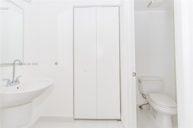 Foto del edificio - 690 SW 1st Ct