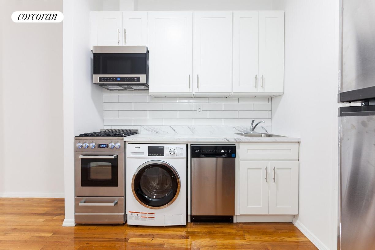Foto principal - 1586 1st Ave