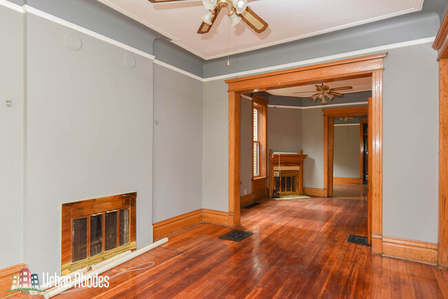 Building Photo - 4416 N Damen Ave