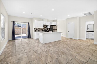 Building Photo - 4078 E Welter Ave