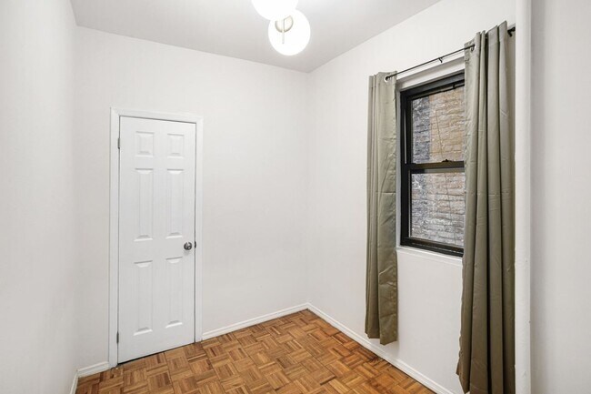 Foto del edificio - Twin room in 2-bed/1.0-bath Home