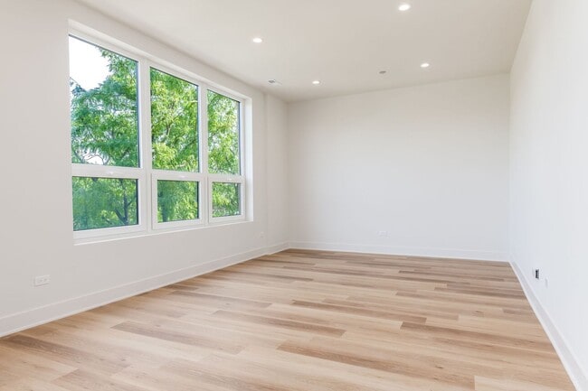 Interior Photo - 224 S Ashland