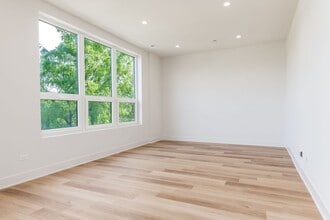 Interior Photo - Ashland224