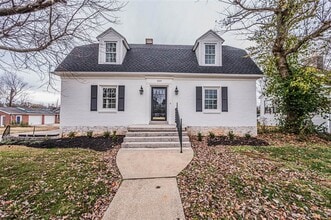 Building Photo - 509 University Dr