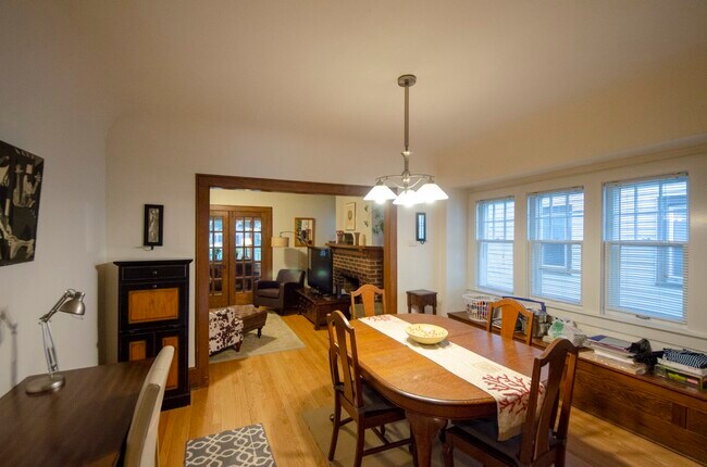 Dining - 4481 N Frederick Ave