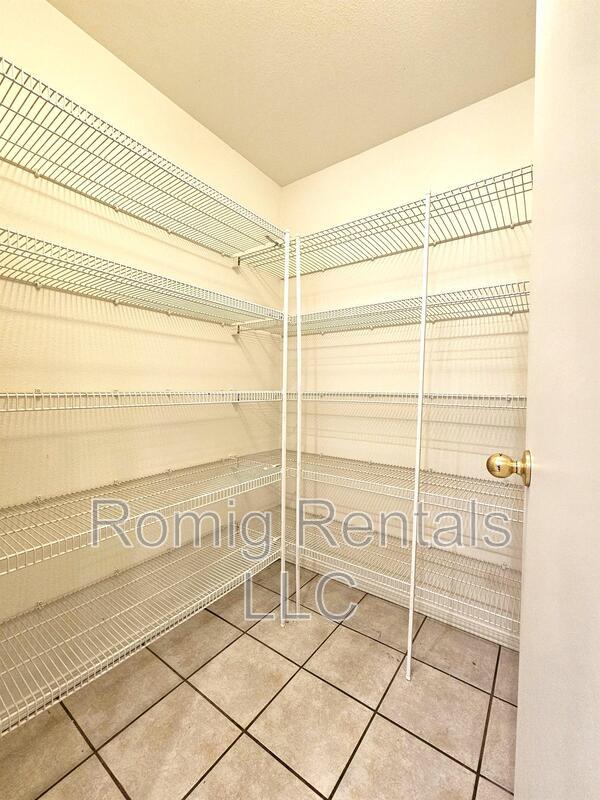 Foto del edificio - 9703 NE Tenny Creek Dr