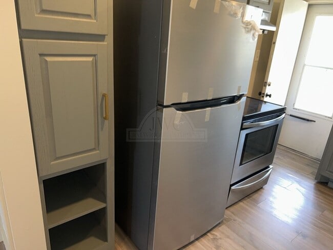 Building Photo - 1702 Alamo Ave