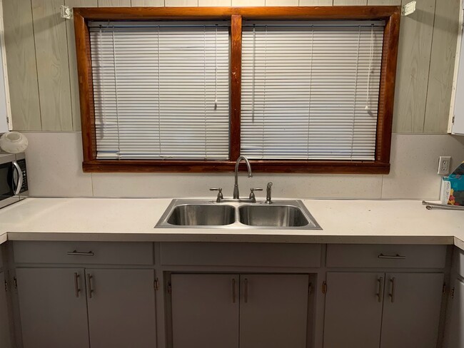 Building Photo - 105 Acadia Dr NW