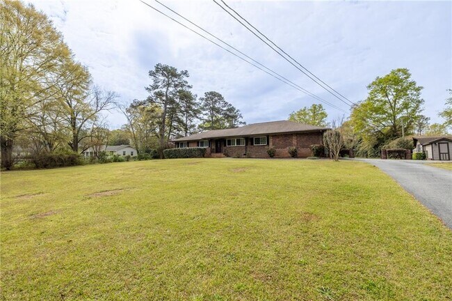 Foto del edificio - 318 Tyrone Rd