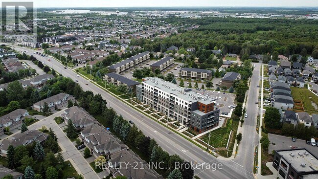 Photo du bâtiment - 42 Lowes Rd W