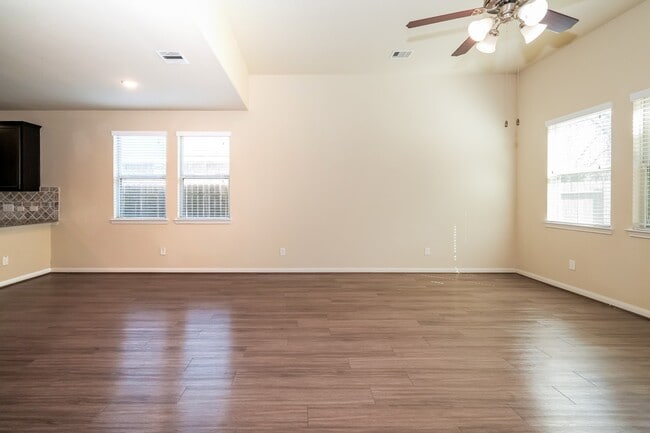 Building Photo - 2518 Cold River Dr