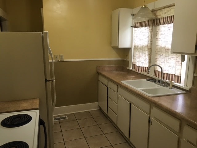 Building Photo - 1426 West 2nd St N