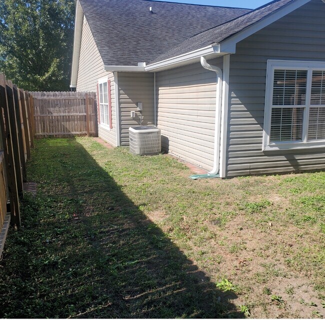 Foto del edificio - 200 Allen Richard Ct