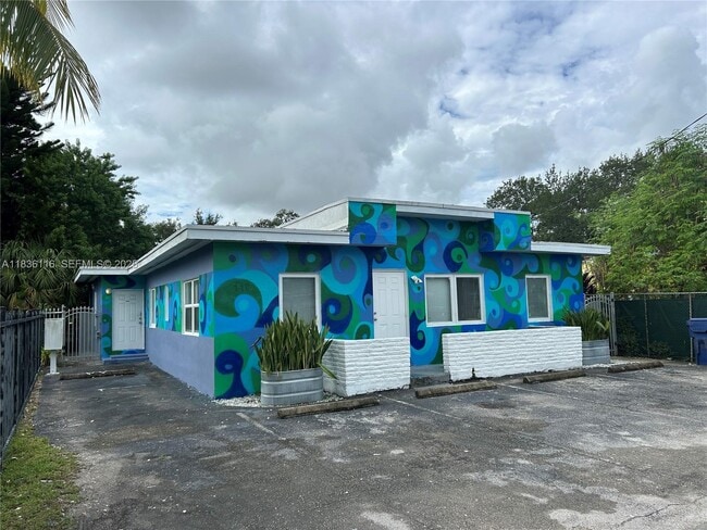 Foto del edificio - 110 NE 56th St