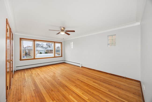 Foto del edificio - 5748 W Montrose Ave