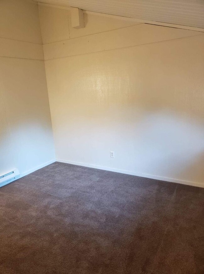 Foto del edificio - Move in Ready 1 Bed/1Bath in Clearwood with detached 2 car garage!