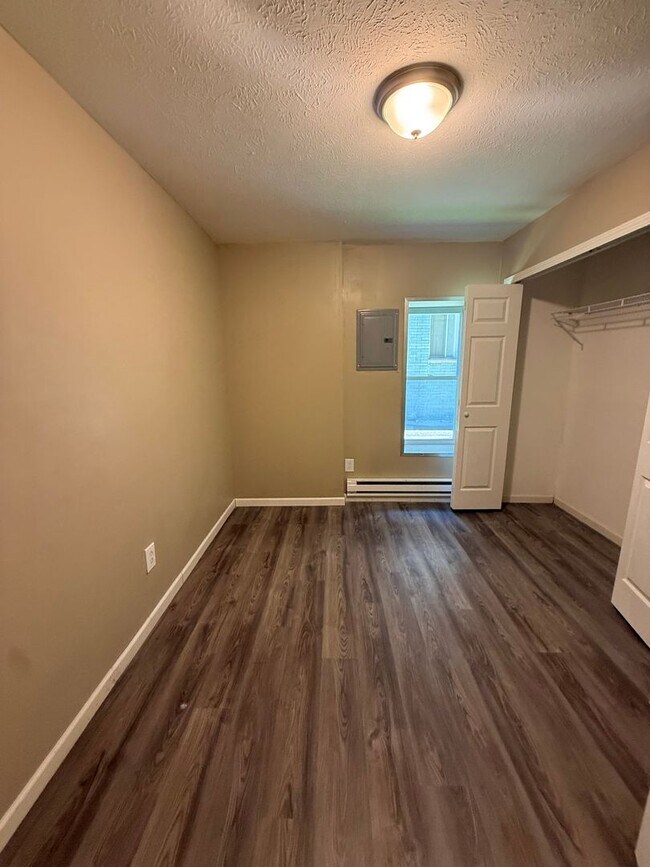 Foto del edificio - REMODELED 2 BEDROOM E.185TH/LAKE SHORE BLVD.