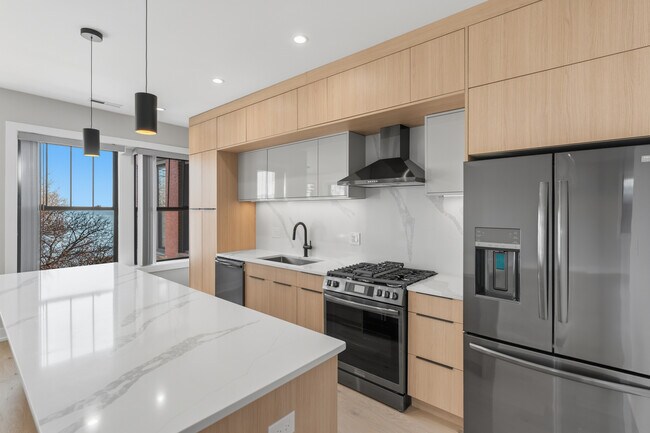 Foto del edificio - 7518 N Eastlake Terrace