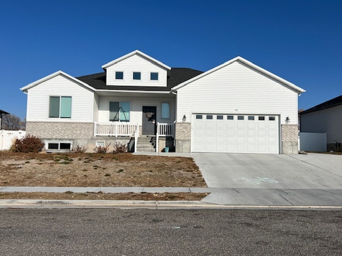 Primary Photo - New Upscale Tremonton Home for Rent