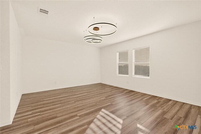 Building Photo - 361 Wren Ln