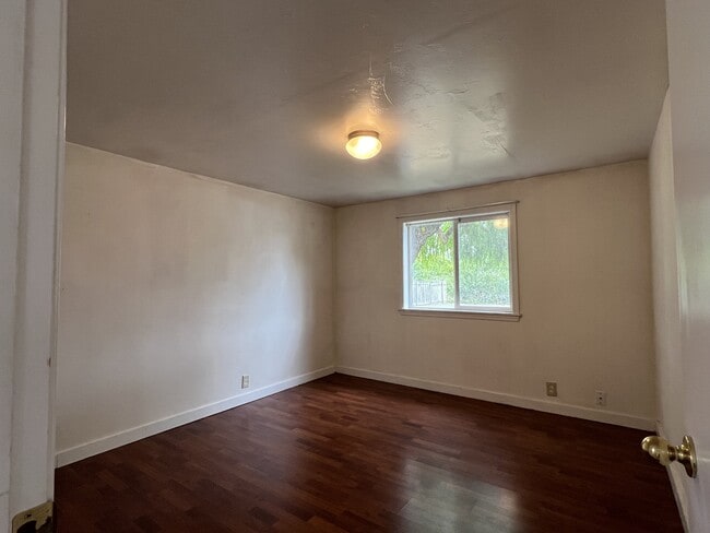 Building Photo - 1757 Glendale Dr
