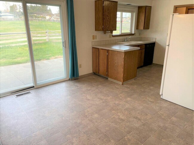 Foto del edificio - 4801 Hillcrest Dr