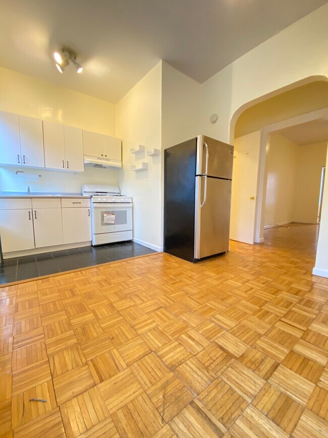 kitchen/dining area - 215 5th Ave