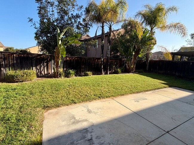 Building Photo - Beautiful 4bd 2.5ba  Murrieta Home with large yard!