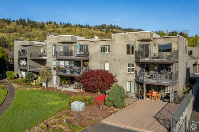 Building Photo - Willamette Shores Condominiums