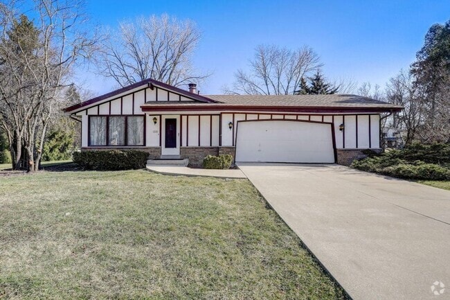 Building Photo - 2330 S Brookside Pkwy