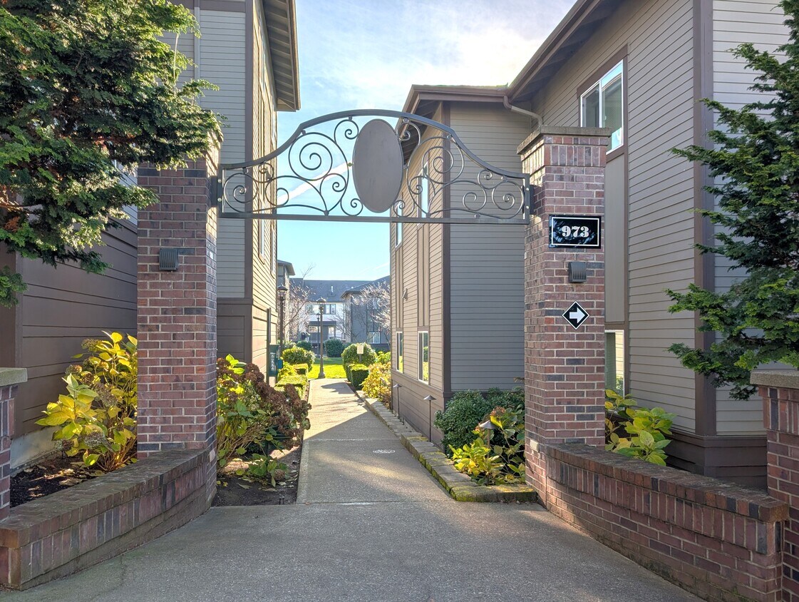 Primary Photo - 973 NE Ingram St