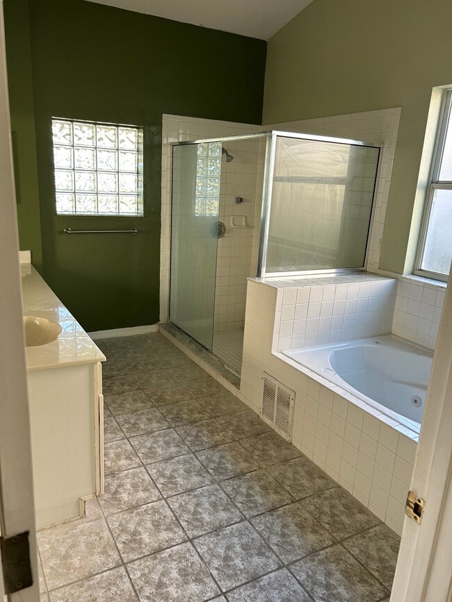 Foto del edificio - 14307 Roxshire Dr