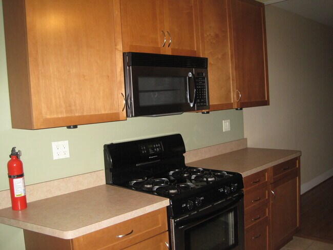 Cocina - 2937 N Dawson Ave