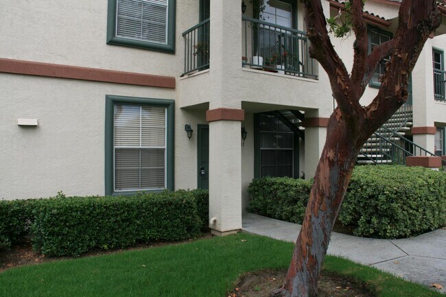 Foto del edificio - 10830 Sabre Hill Dr #201