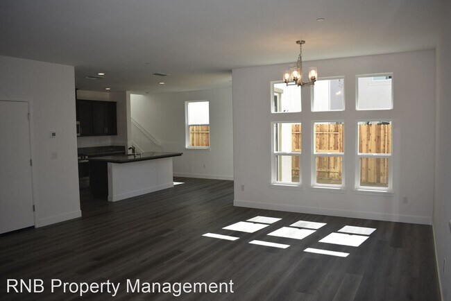Building Photo - 4 br, 2.5 bath House - 4449 Sierra Pine Way